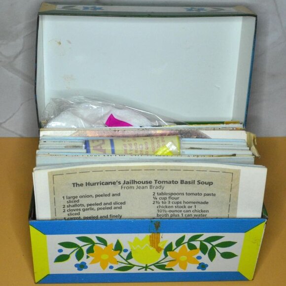 Vintage Metal Recipe Box With Recipes Syndicate Mfg Phoenixville Pa Kitchen - Picture 8 of 10